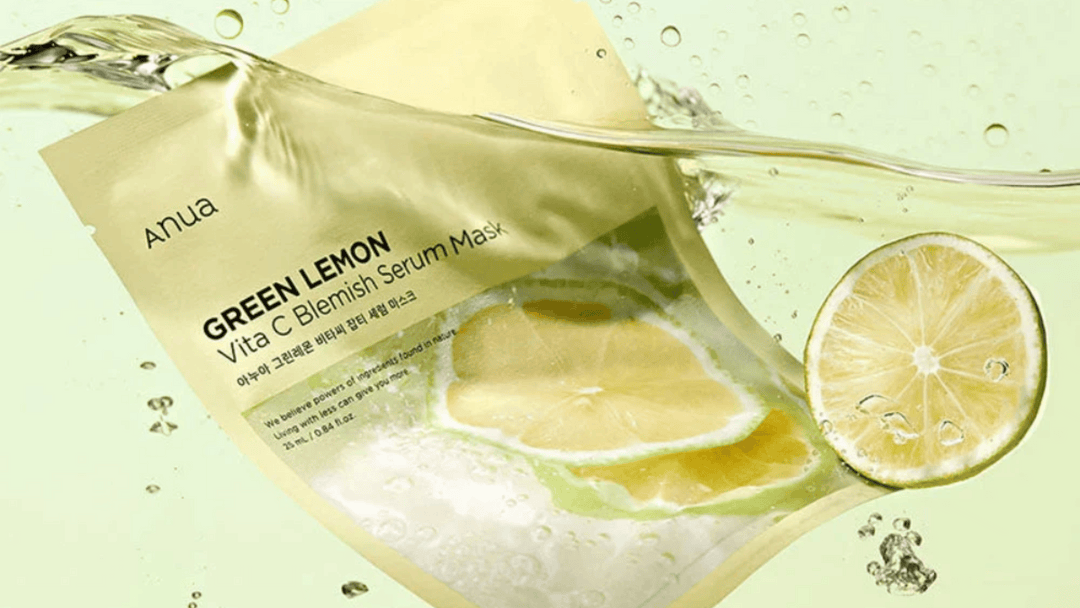 Anua Green Lemon Vita C Blemish Serum Mask ljusar upp och jämnar ut hudtonen med vitamin C och ferulinsyra. Återfuktar och lugnar huden samtidigt som den reducerar fläckar och ojämnheter. Perfekt för en strålande, jämn hy.