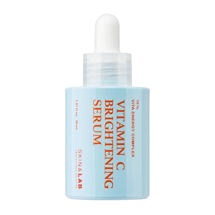 Skin&Lab Vitamin C Brightening Serum med 15% Vita Energy Complex jämnar ut hudtonen och minskar mörka fläckar. Den återfuktar, ger huden lyster och förbättrar texturen, vilket gör den perfekt för en strålande och frisk look.